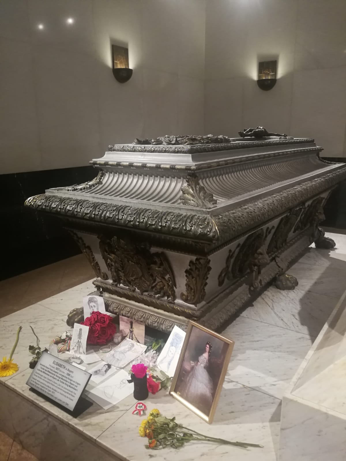 El sarcófago de Sisi, en la Cripta Imperial de Viena