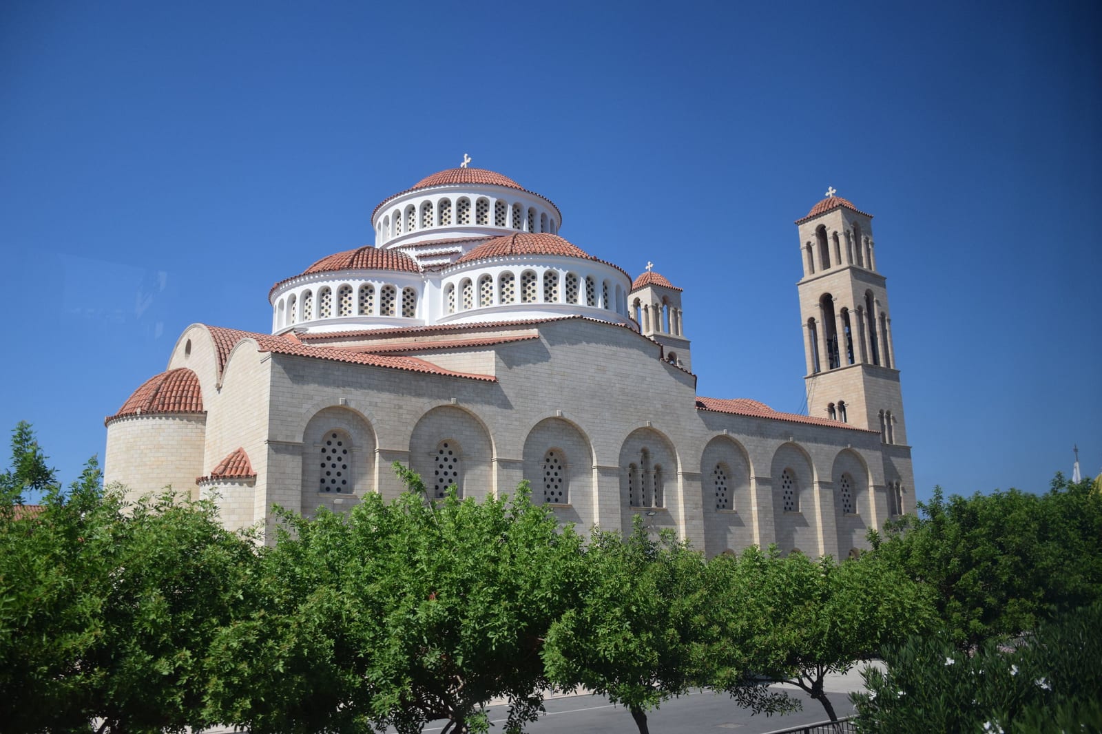 Una gran iglesia ortodoxa camino de Pafos