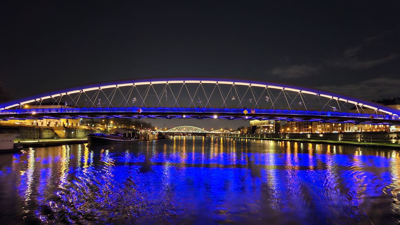 Cracovia: la pasarela sobre el Vístula, de noche