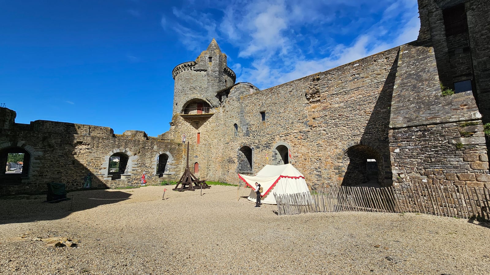 Dentro de las murallas de Fougères
