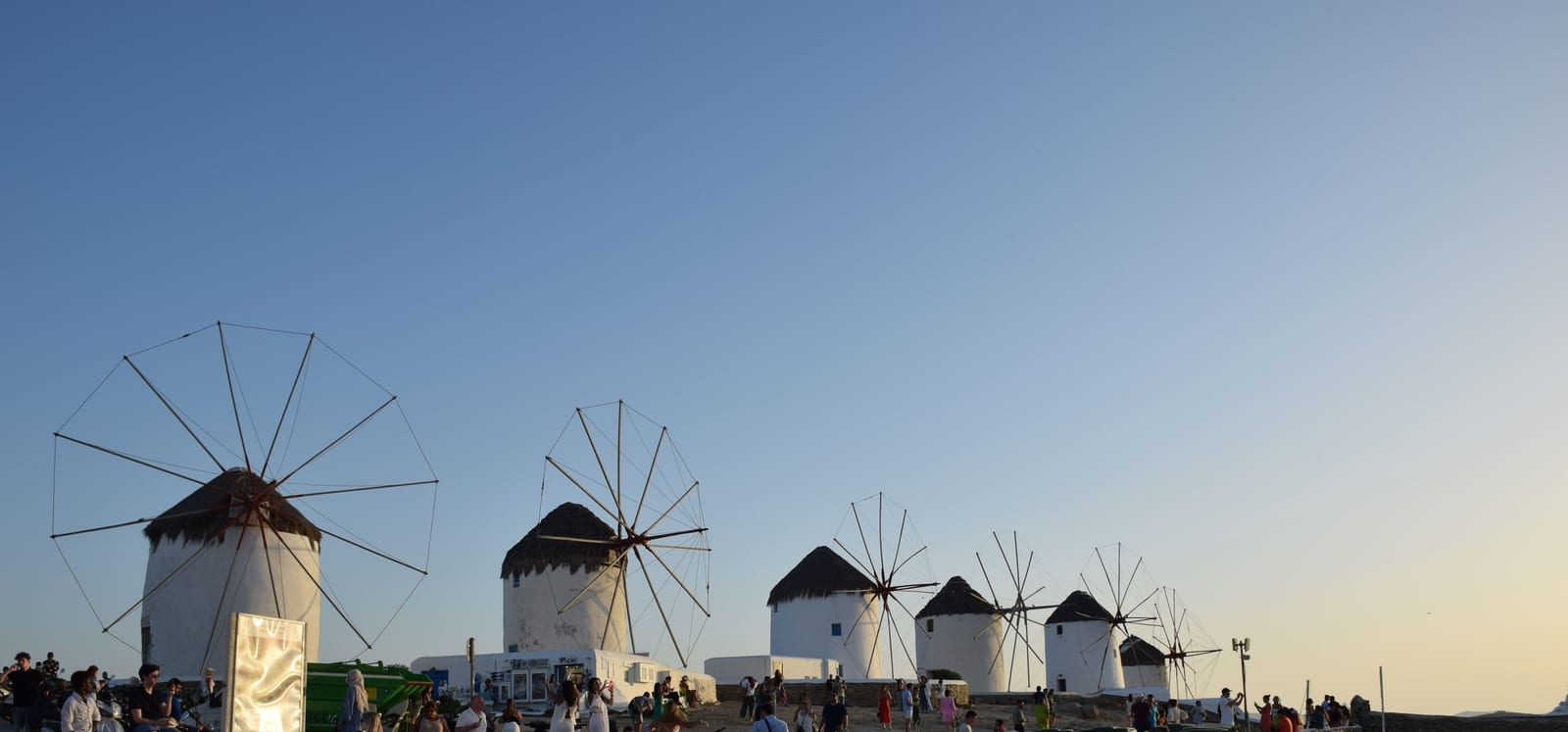 Los molinos de Mykonos al caer la tarde