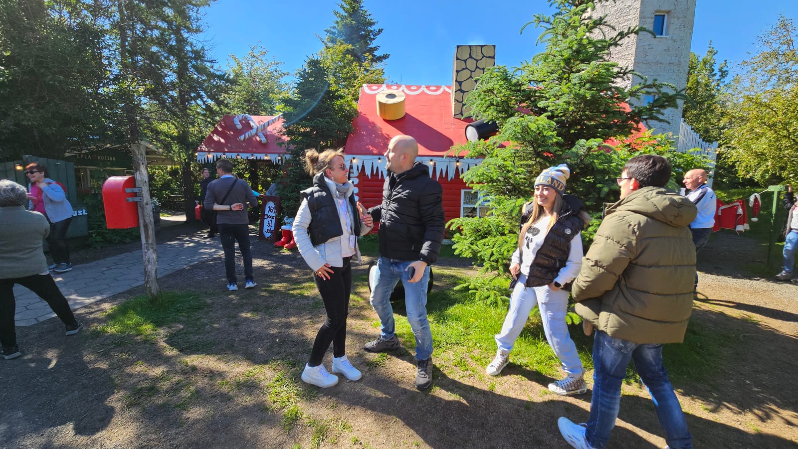 El grupo en la casa de la Navidad, cerca de Akureyri