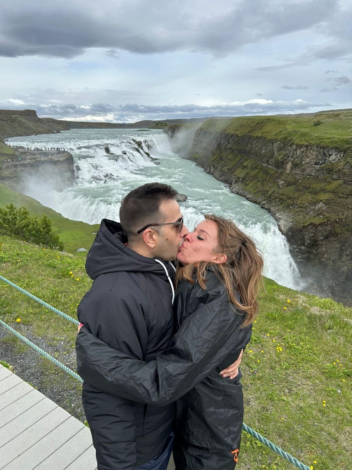 Un beso en Gullfoss