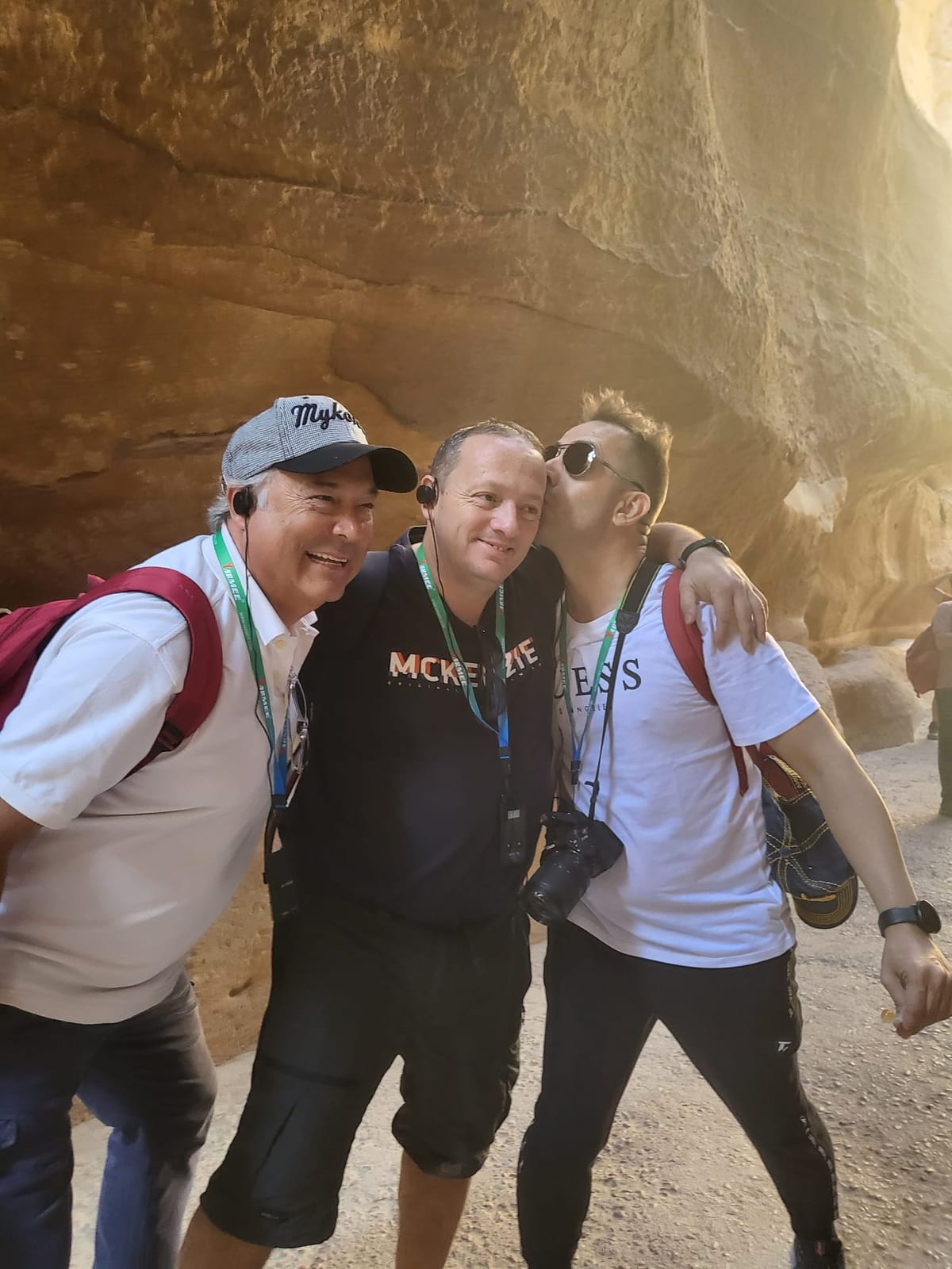Buen humor en el Siq, camino del Tesoro