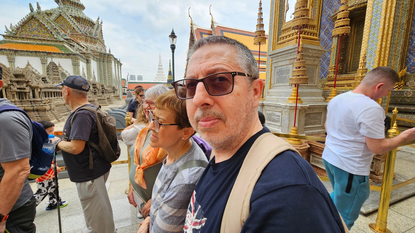 En el Gran Palacio, junto a la maqueta de Angkor Wat