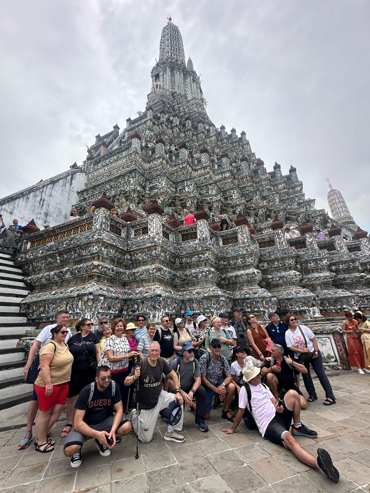 El grupo en Wat Arun, el templo del Amanecer