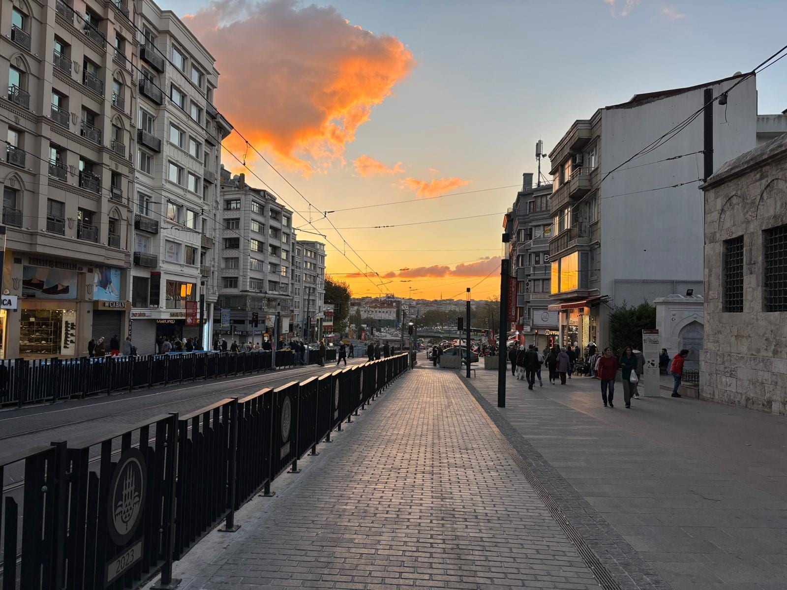 Atardecer en una calle de Estambul